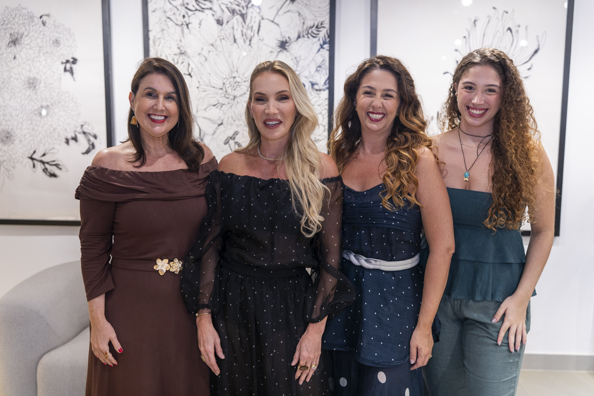 Renata Rasseli, Fernanda Caliari, Marianne Assbu e Mariah Assbu