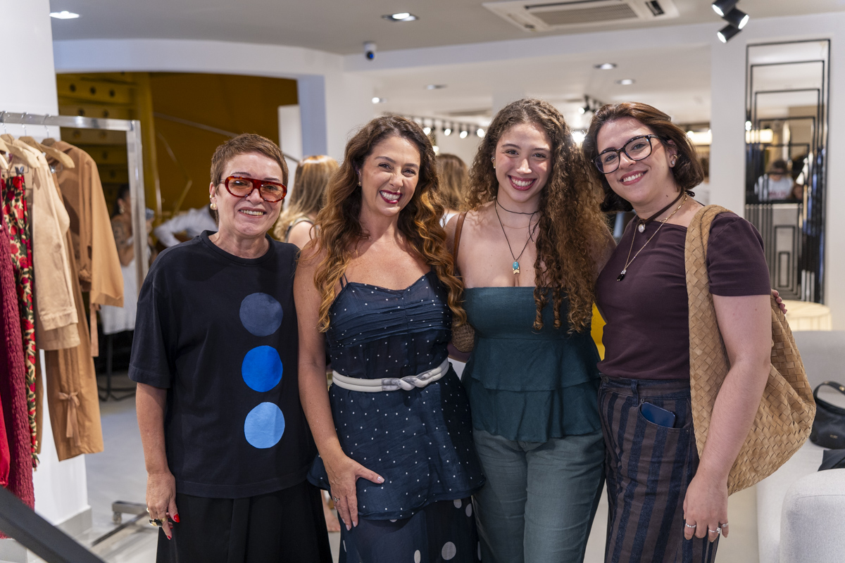 Adriana Delmaestro, Marianne Assbu, Mariah Assbu e Carol Delmaestro