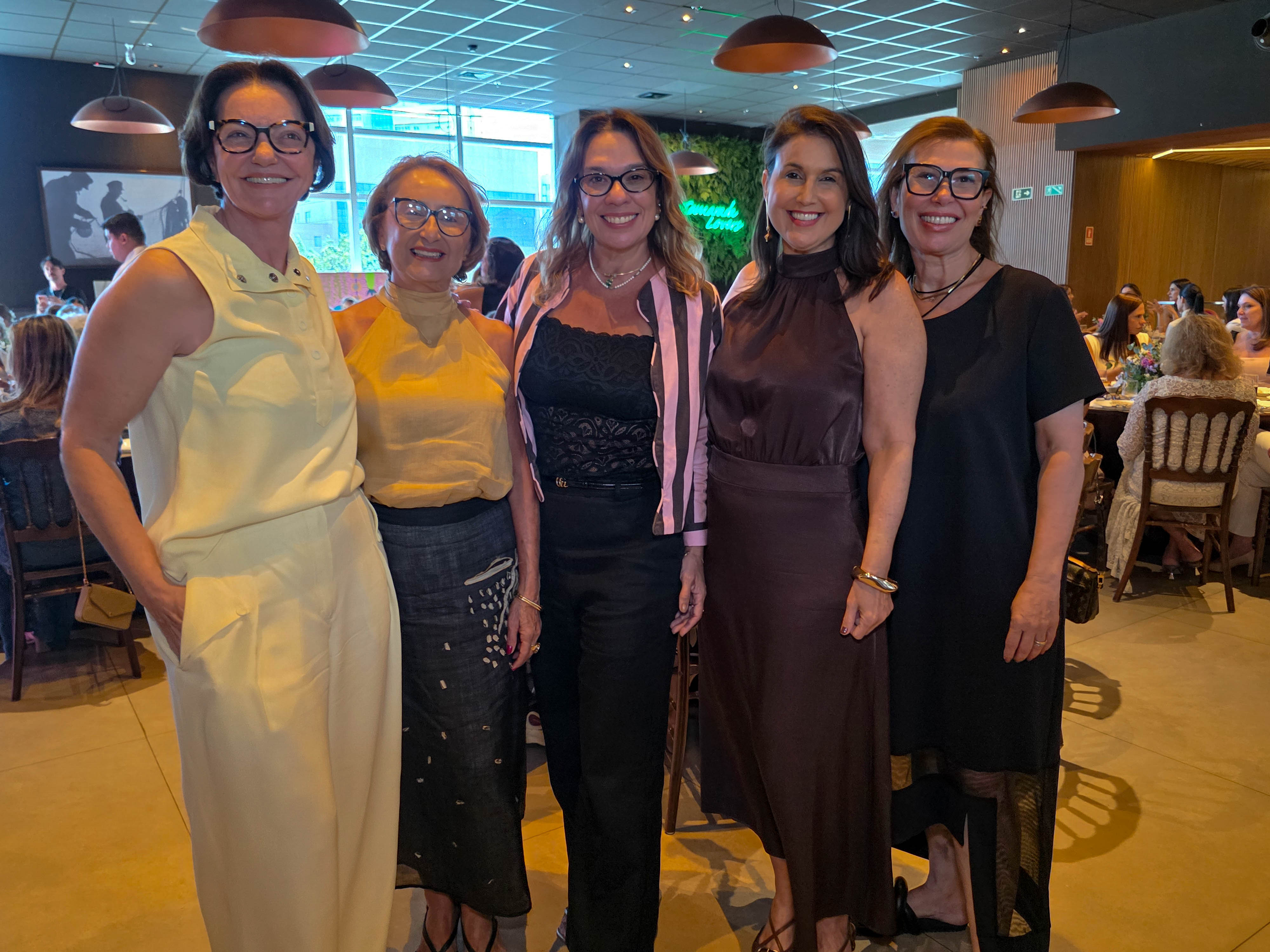 Eulália Chieppe, Nazaré Neves, Andréia Lopes, Renata Rasseli e Edilene Chieppe