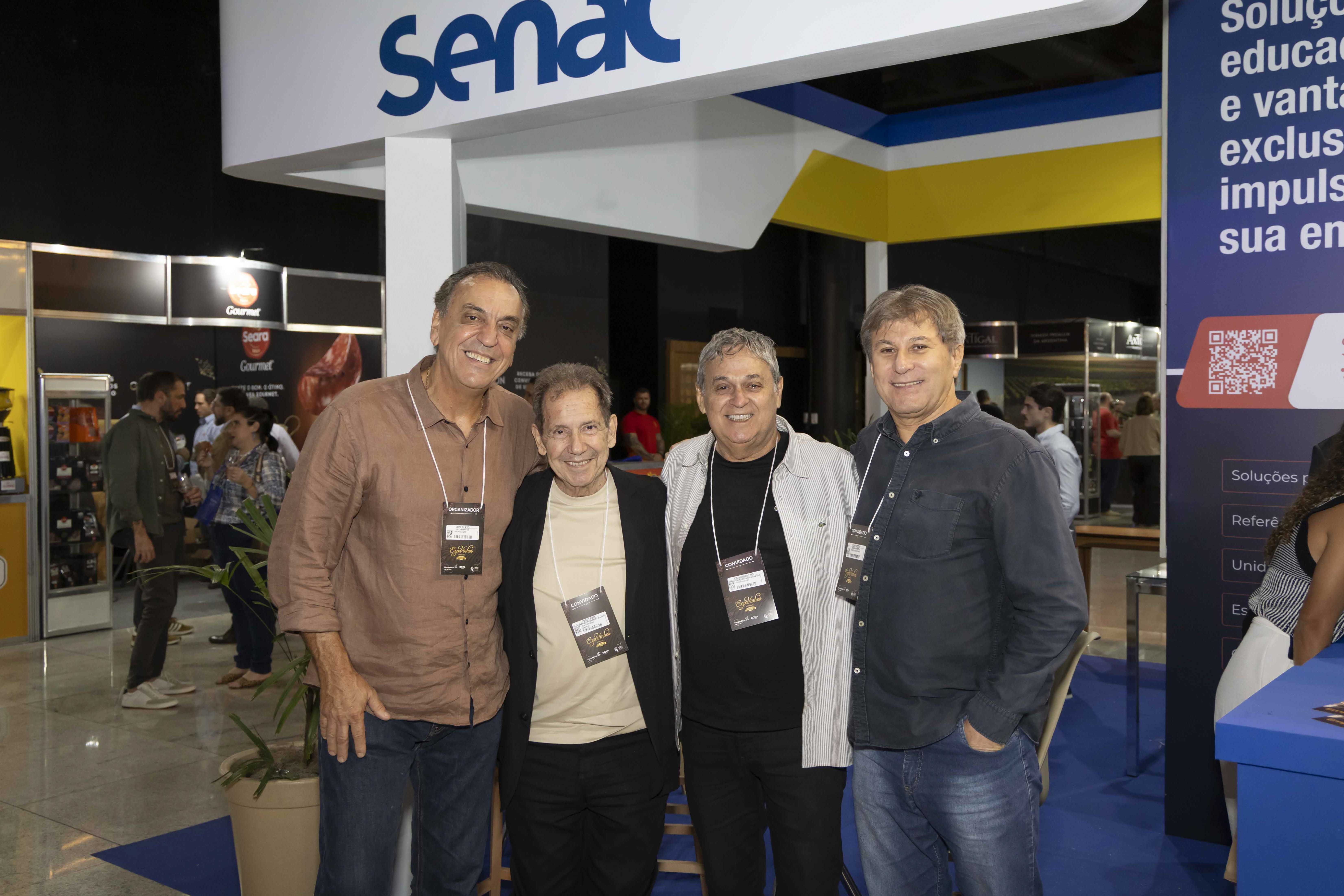 Zé Olavo Médice, organizador da ExpoVinhos Vitória, José Luiz Kfuri, Creci-ES, Francisco Lins e Lucas Izoton.