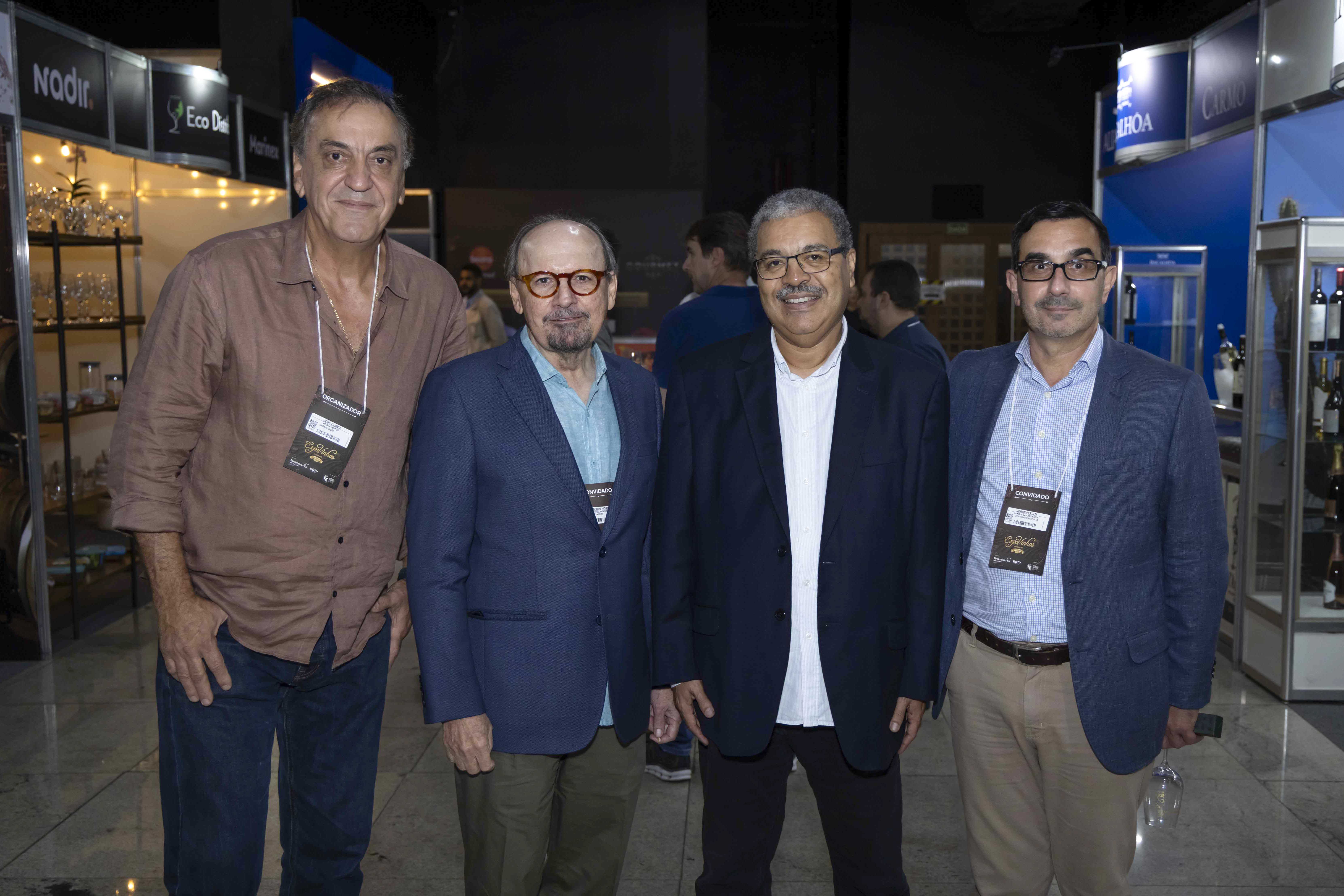 Zé Olavo Médici, organizador da ExpoVinhos Vitória, Idalberto Moro, presidente da Fecomércio-ES, Vanderlei Martins, organizador da ExpoVinhos Vitória e Jorge Perren, cônsul da Argentina
